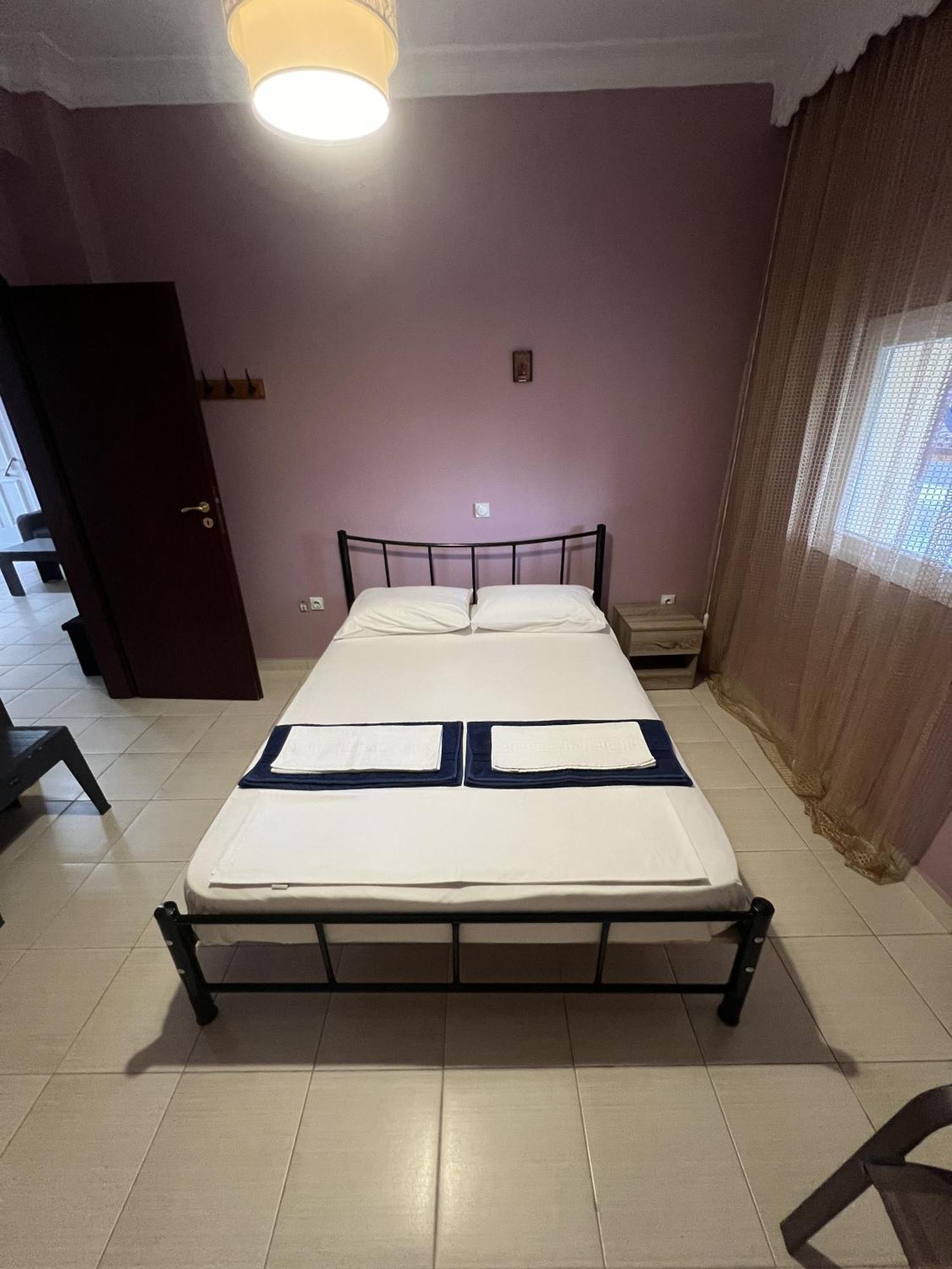 Plaza Apartment *