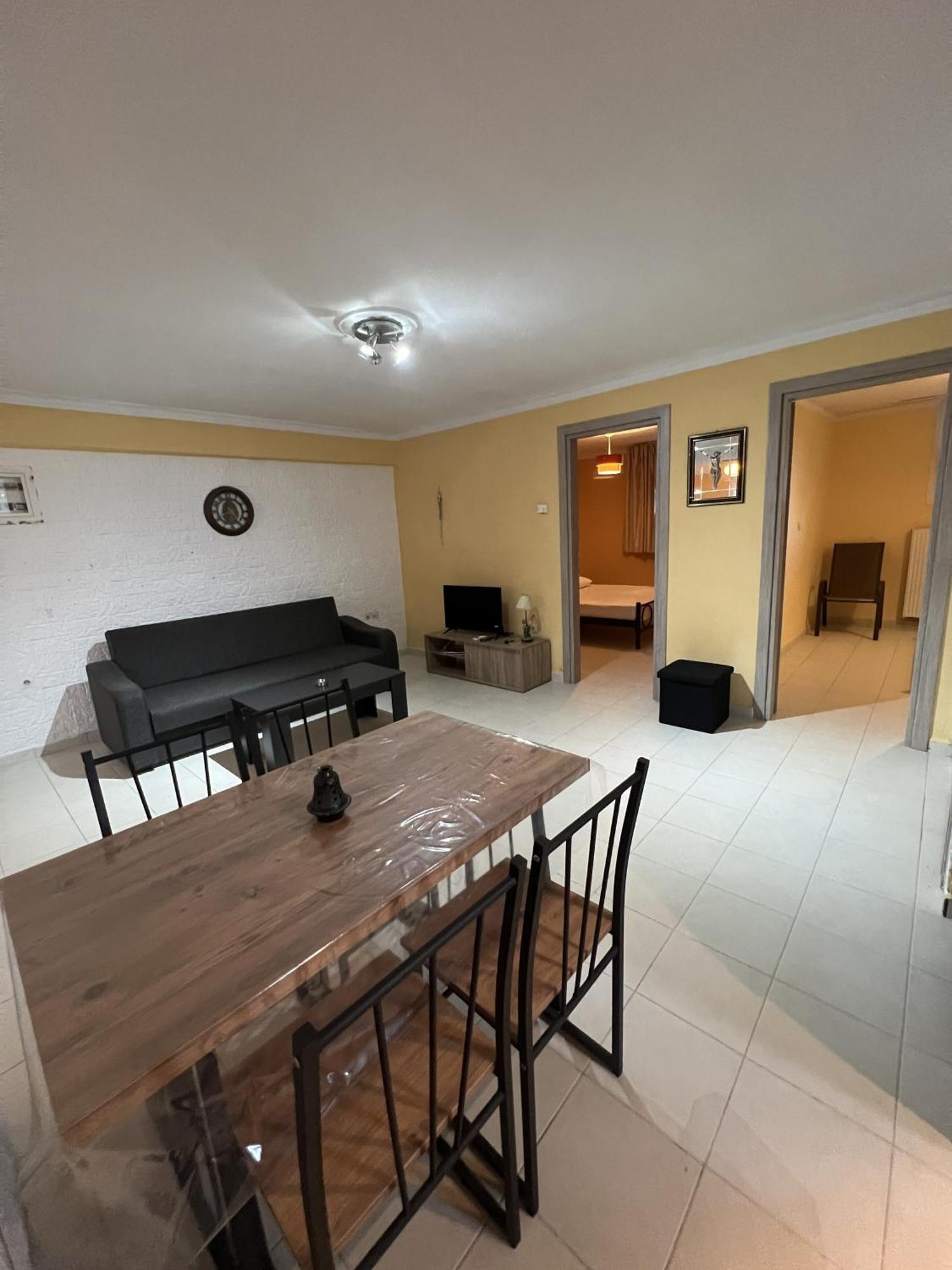 Plaza Apartment *